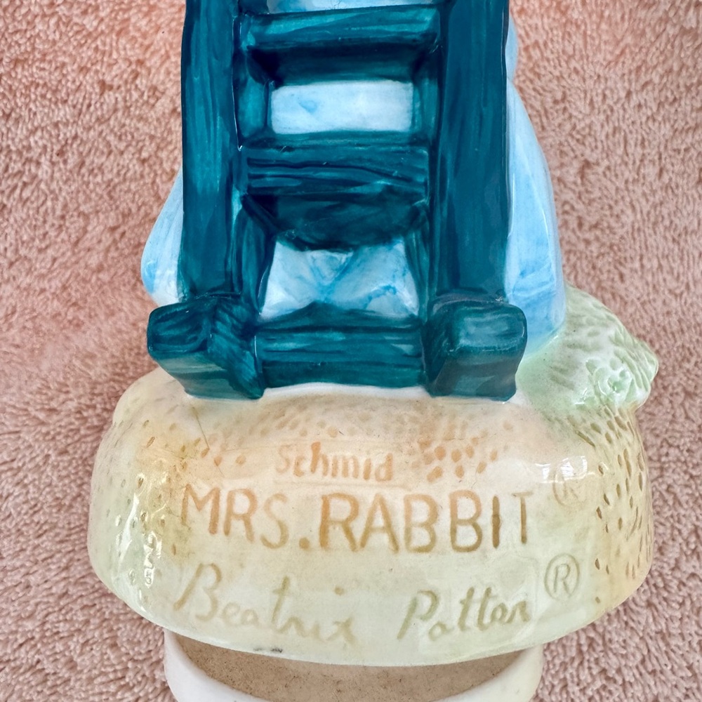 Beatrix Potter "Mrs.Rabbit" Music Box by Schmidt With Twin Rabbits - Picture 4 of 5